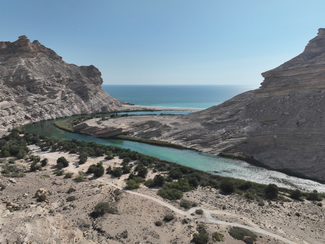 Descubre la belleza natural de Jabal Raalak Oban en Omán - Khasab | Secret World Trip Planner