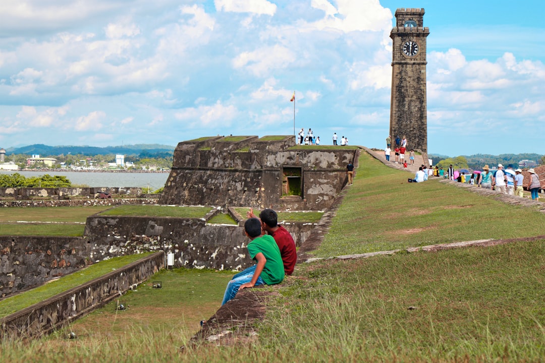 Découvrez la Tour de l'Horloge de Kahawatta : un voyage dans le temps — Kahawatta