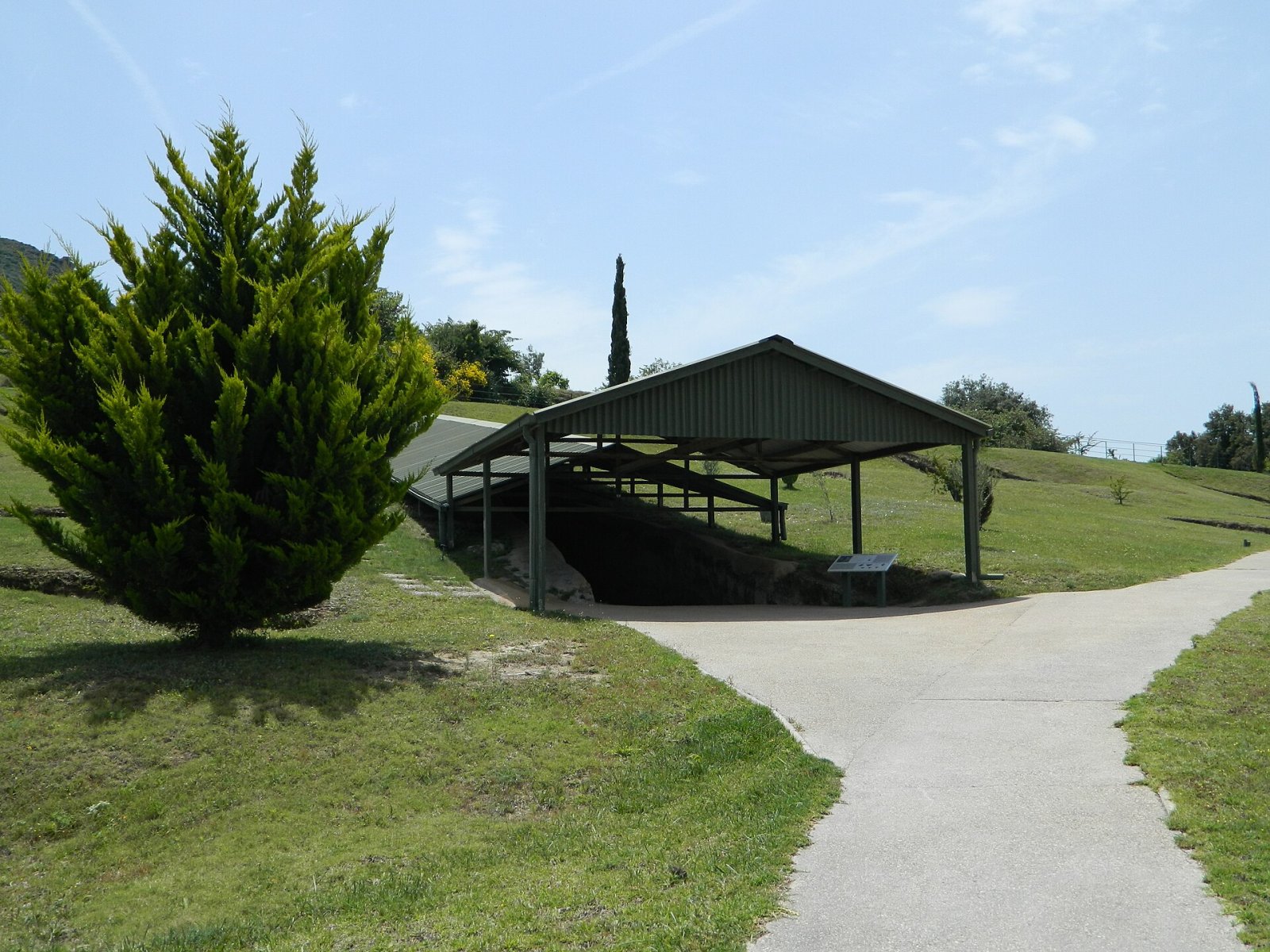 Entdecken Sie den mykenischen Friedhof von Voudeni in Griechenland — QMHH+HW Elation