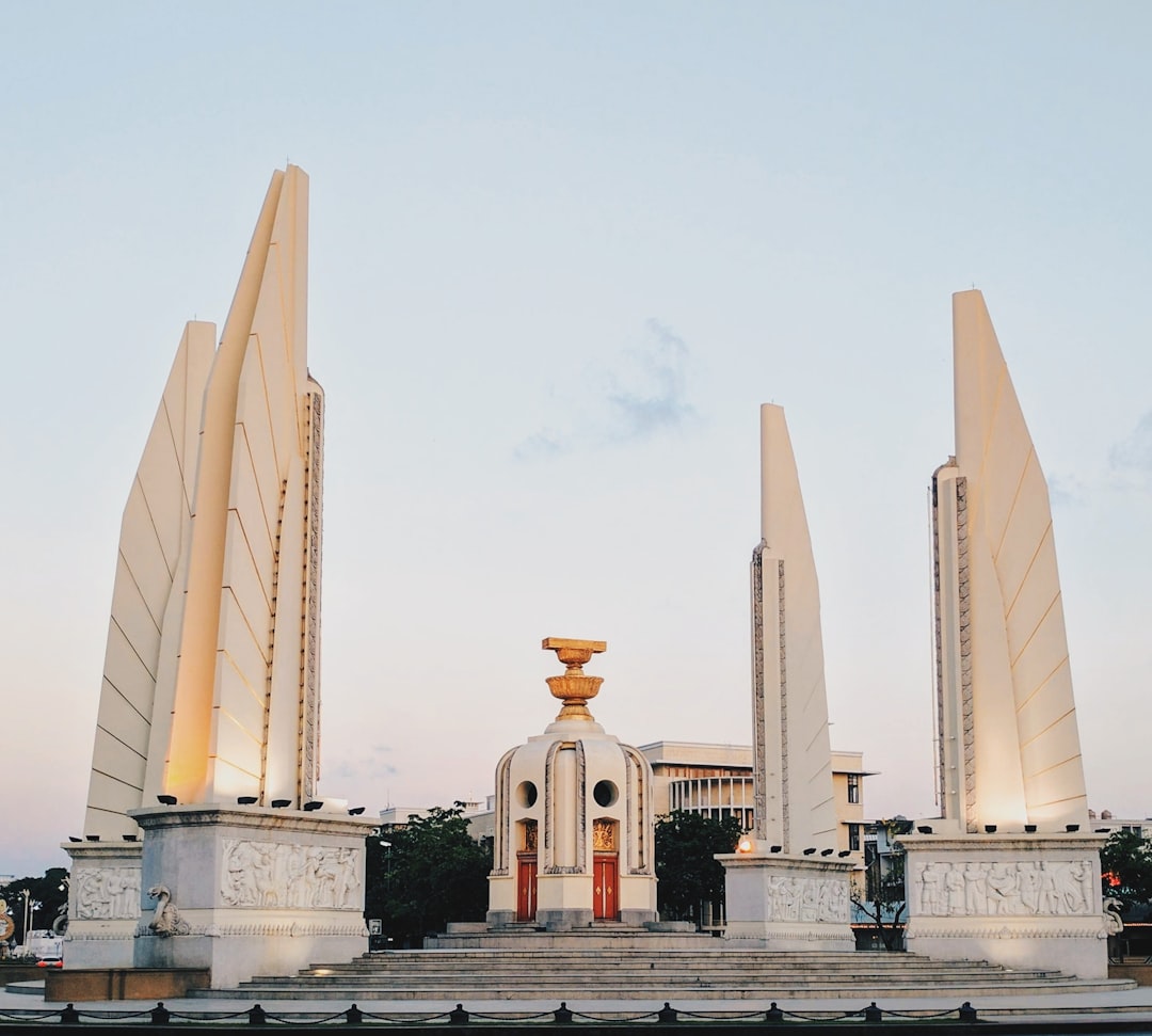 Monument de la démocratie : symbole d'histoire et de culture en Thaïlande - Amphoe Mueang Khon Kaen | Secret World Trip Planner