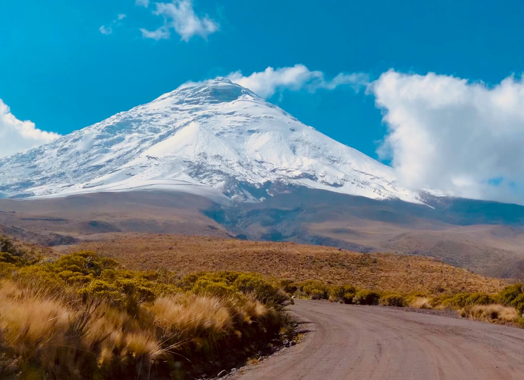 Scopri la bellezza naturale di Escalera, Ecuador - Daligshi | Secret World Trip Planner