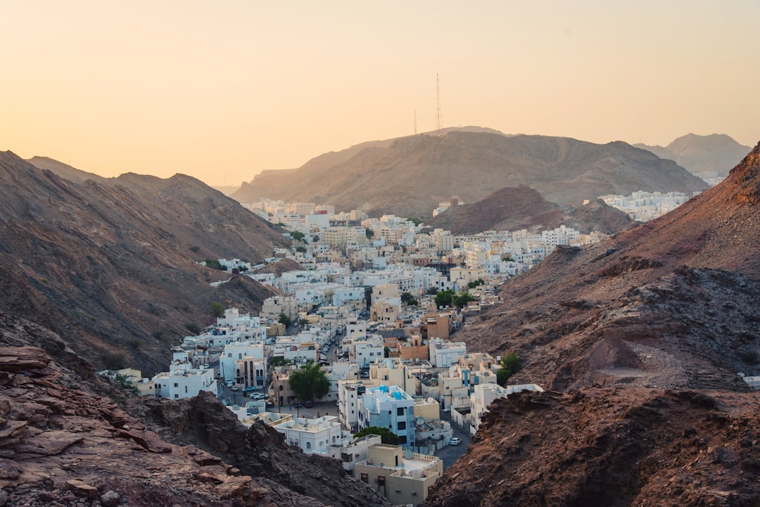 Entdecke die Wadis im Oman: eine Reise zwischen Natur und Abenteuer — حلوف ومسحيلة