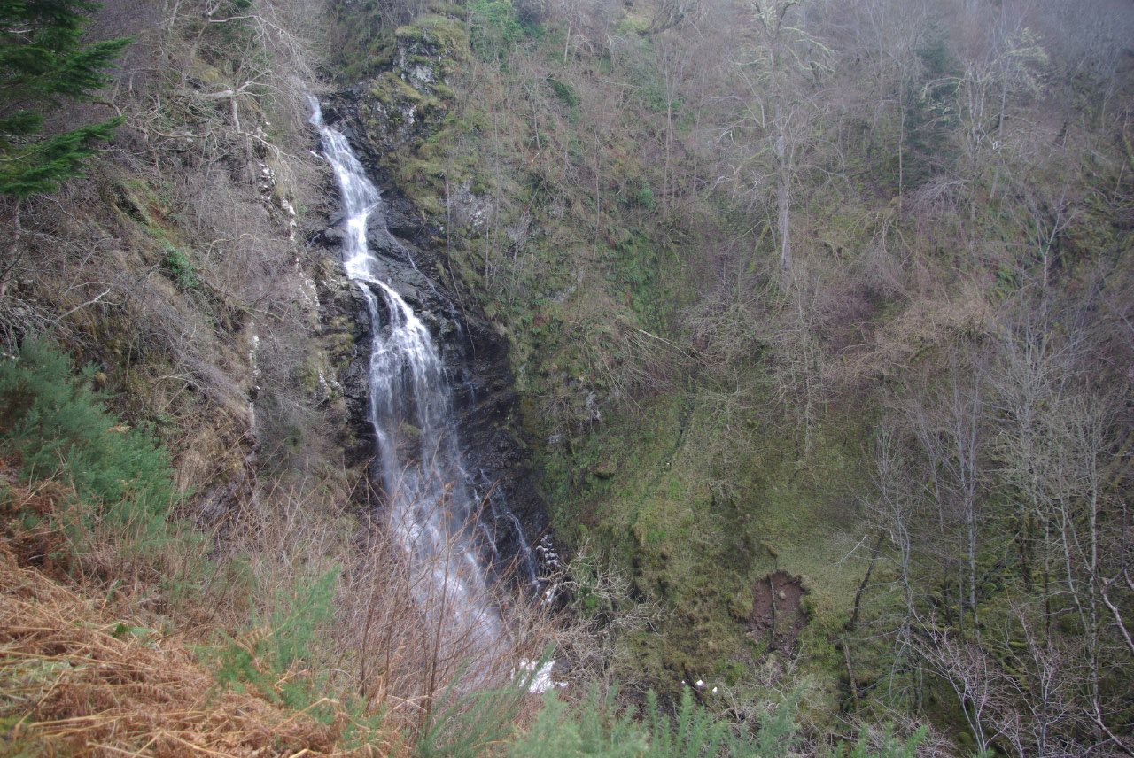 Entdecken Sie die Divach-Wasserfälle: ein Juwel Schottlands - Drumnadrochit | Secret World Trip Planner