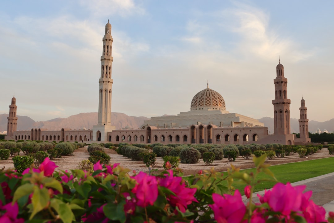 Jabal Nujud: Ein Naturjuwel im Oman - وادي لا | Secret World Trip Planner
