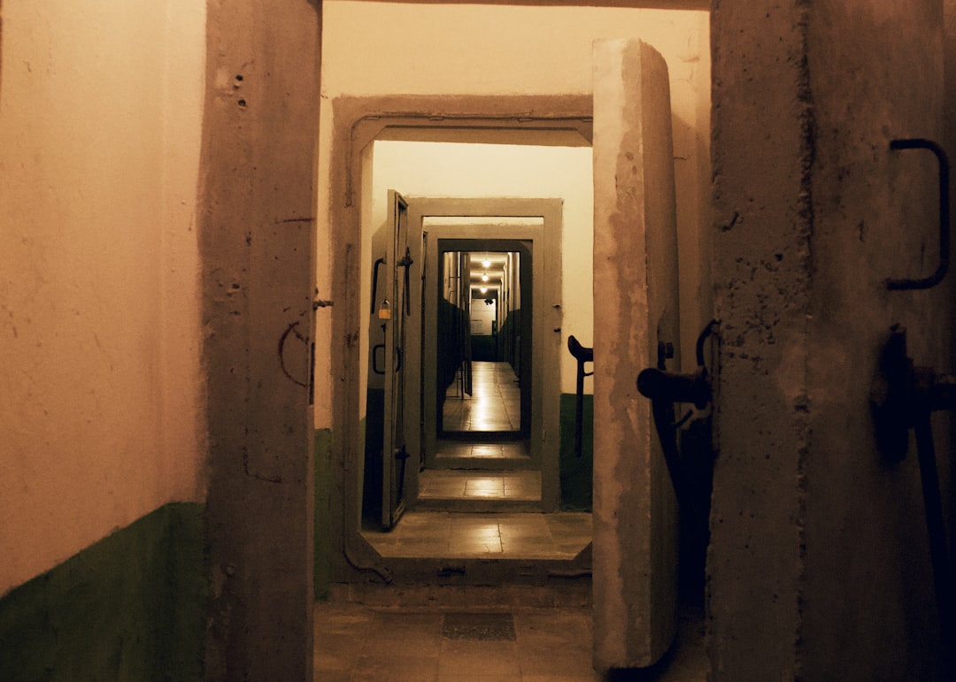 Scoprire il Bunker: Storia e Cultura in Albania - Tiranë | Secret World Trip Planner