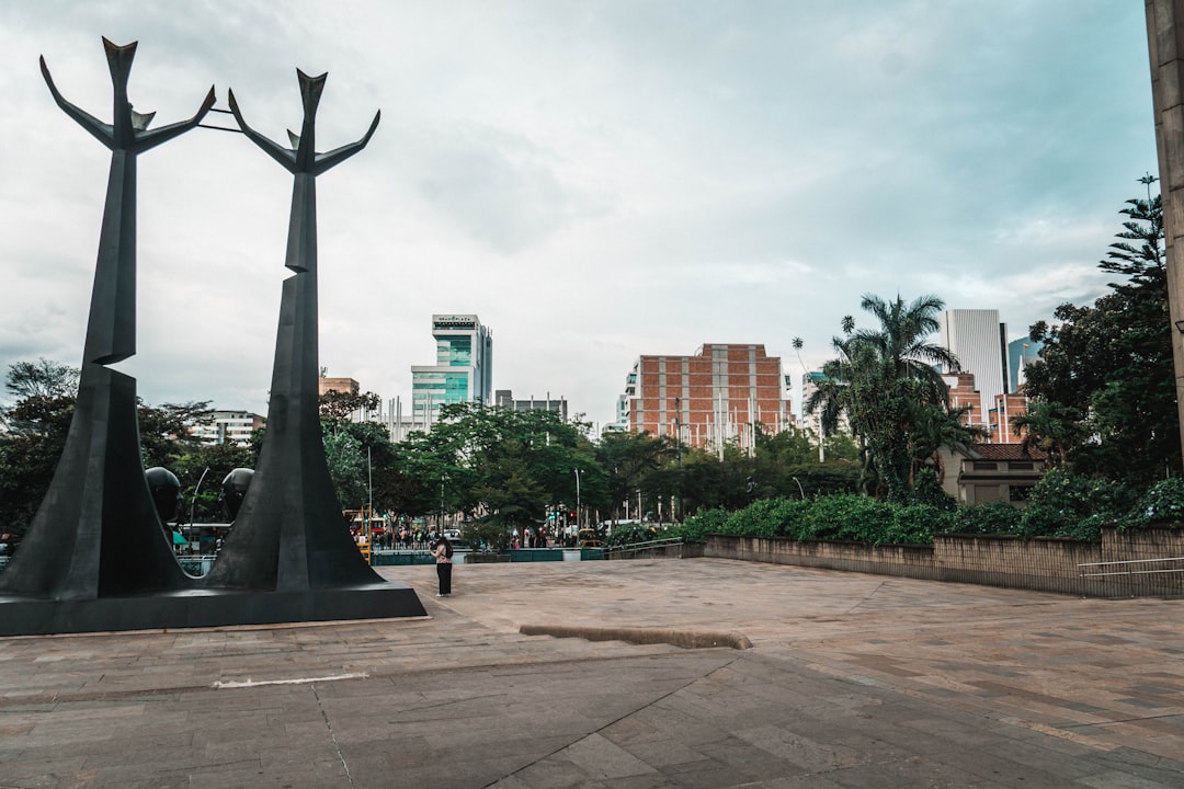 Die Escultura Reto in Kolumbien entdecken: ein künstlerischer Schatz — Itagüí