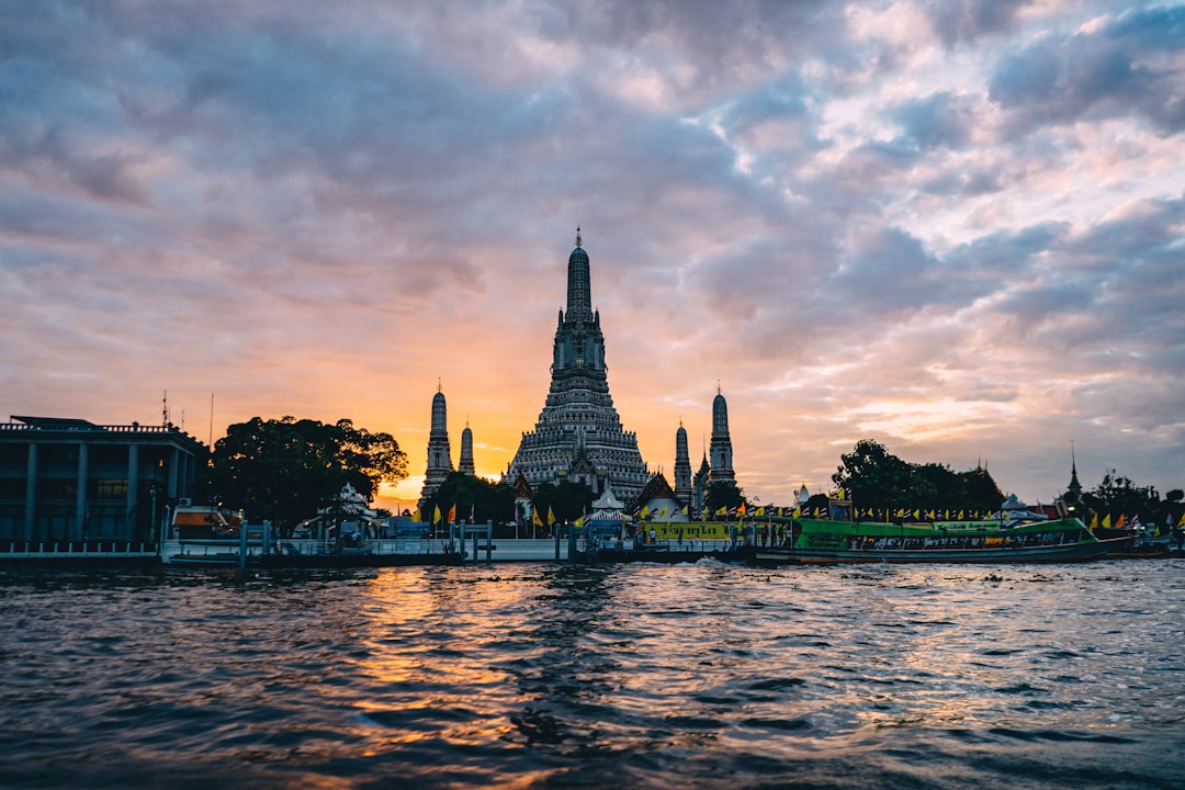 Scopri il Wat Phra Si Iriyabot: un tesoro storico in Thailandia - Mueang Kamphaeng Phet District | Secret World Trip Planner