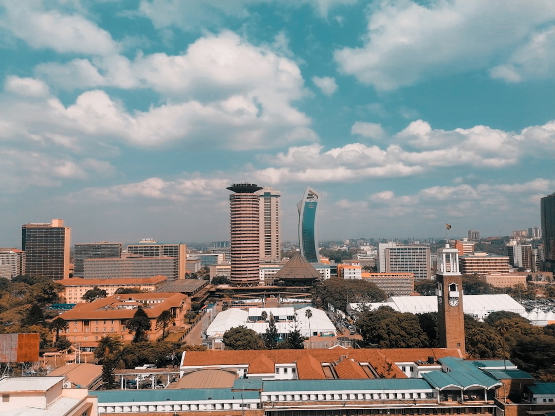 Kingdom Hall: Un Viaje al Corazón de la Cultura Keniana — Nairobi