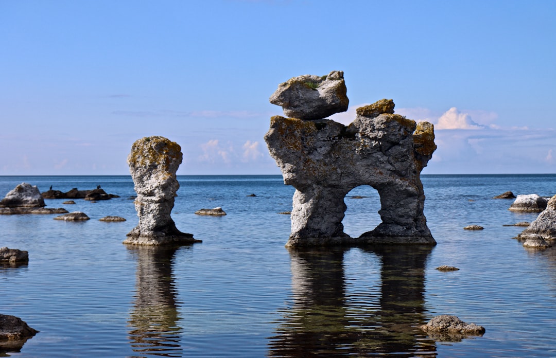 Fårö: naturaleza salvaje y raukar en el Báltico - Fårö | Secret World Trip Planner