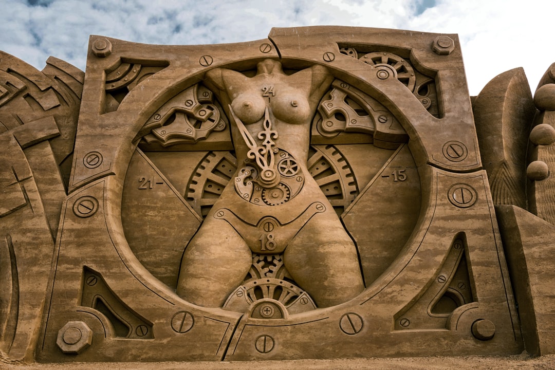 Descubriendo Skulptur: Un Viaje por el Arte Yiddish en Dinamarca - Tøndervej 102 | Secret World Trip Planner