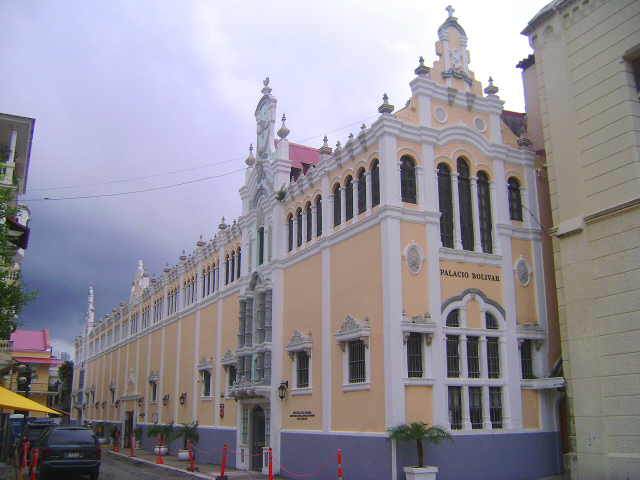 Descubre el Palacio Bolívar: Historia y Belleza de Panamá - Panamá | Secret World Trip Planner