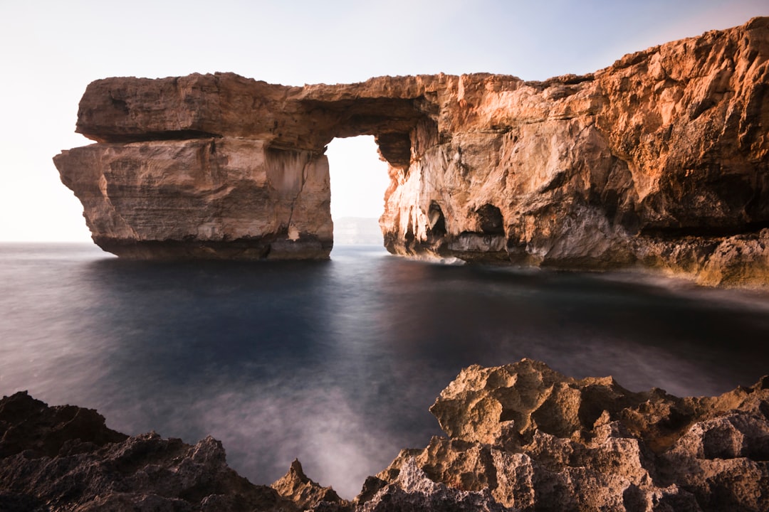 Calypso-Höhle: Ein Naturjuwel in Malta | Secret World Trip Planner