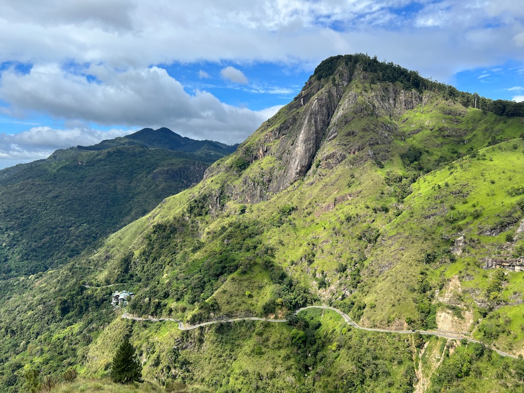 Kleiner Adams Peak: Panorama bei Sonnenaufgang in Ella - Ella | Secret World Trip Planner