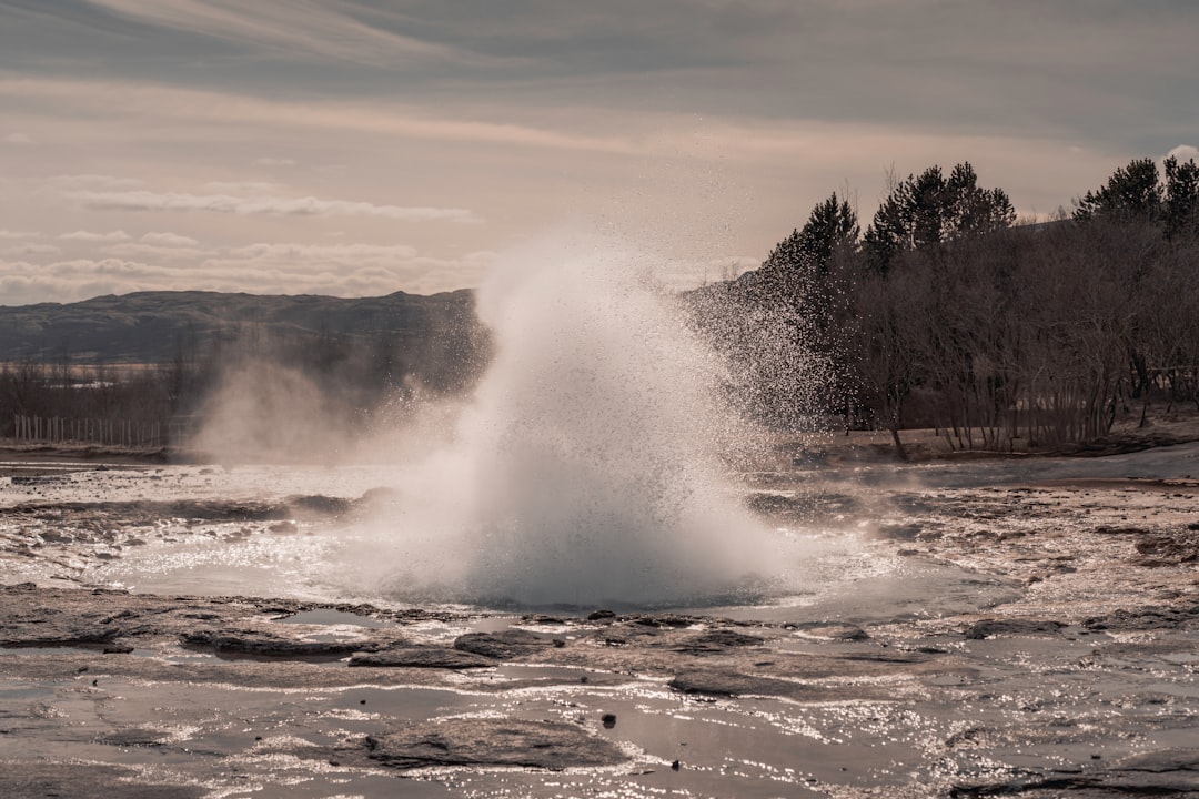 Strokkur: el géiser islandés que erupciona cada 10 min - Hafnartún | Secret World Trip Planner