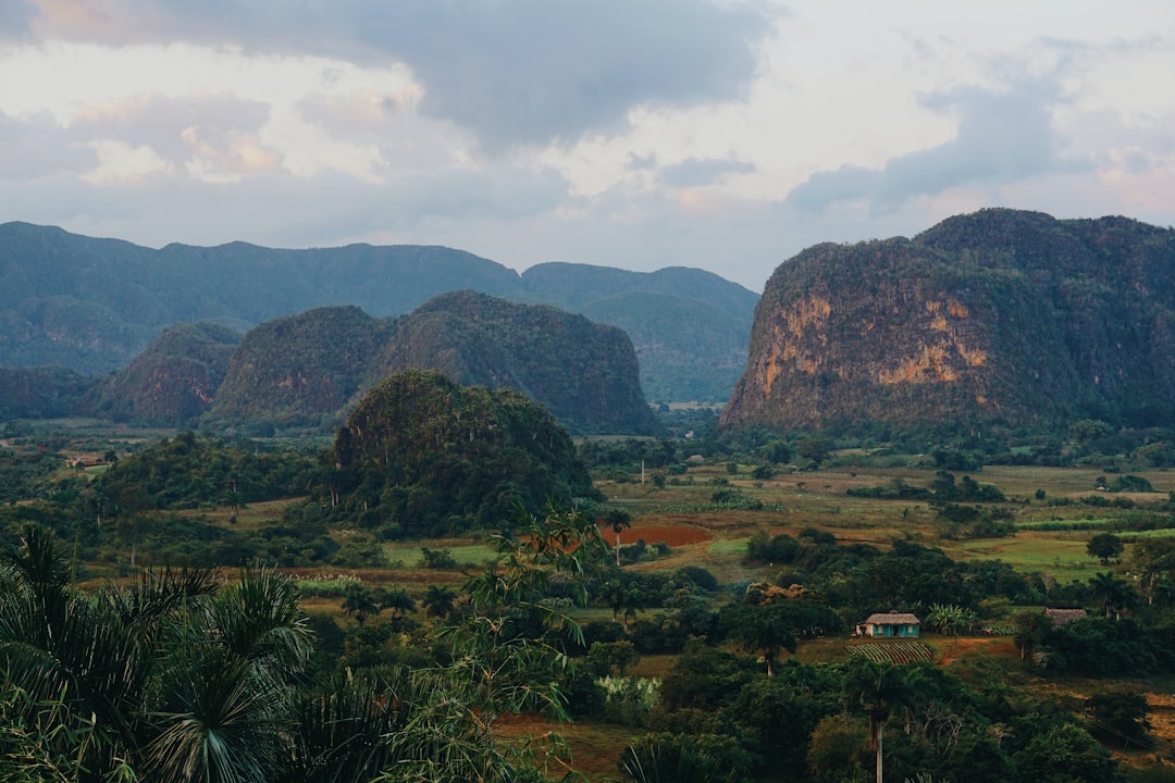 Explora la Magia de la Cueva del Indio en Cuba - Vinales | Secret World Trip Planner