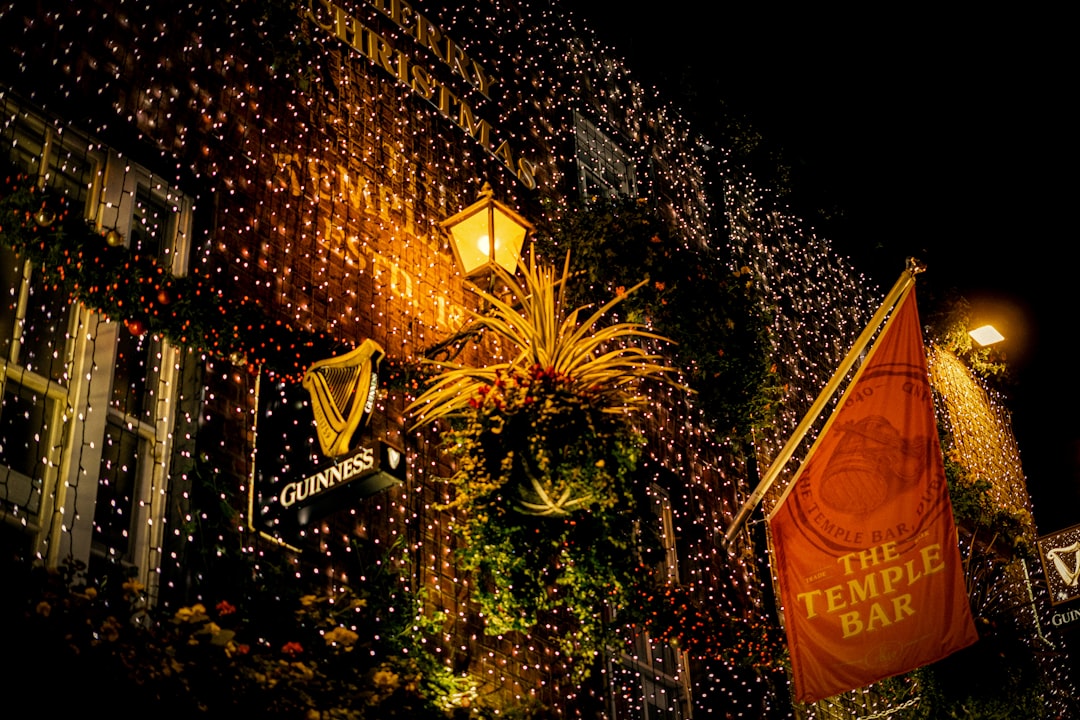 Scopri The Five Lamps: un simbolo culturale di Dublino - Dublin | Secret World Trip Planner