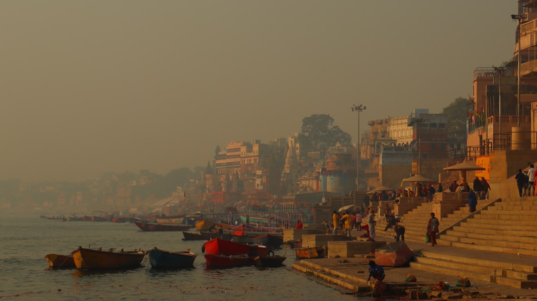 Manikarnika Ghat: il fuoco eterno di Varanasi — Varanasi