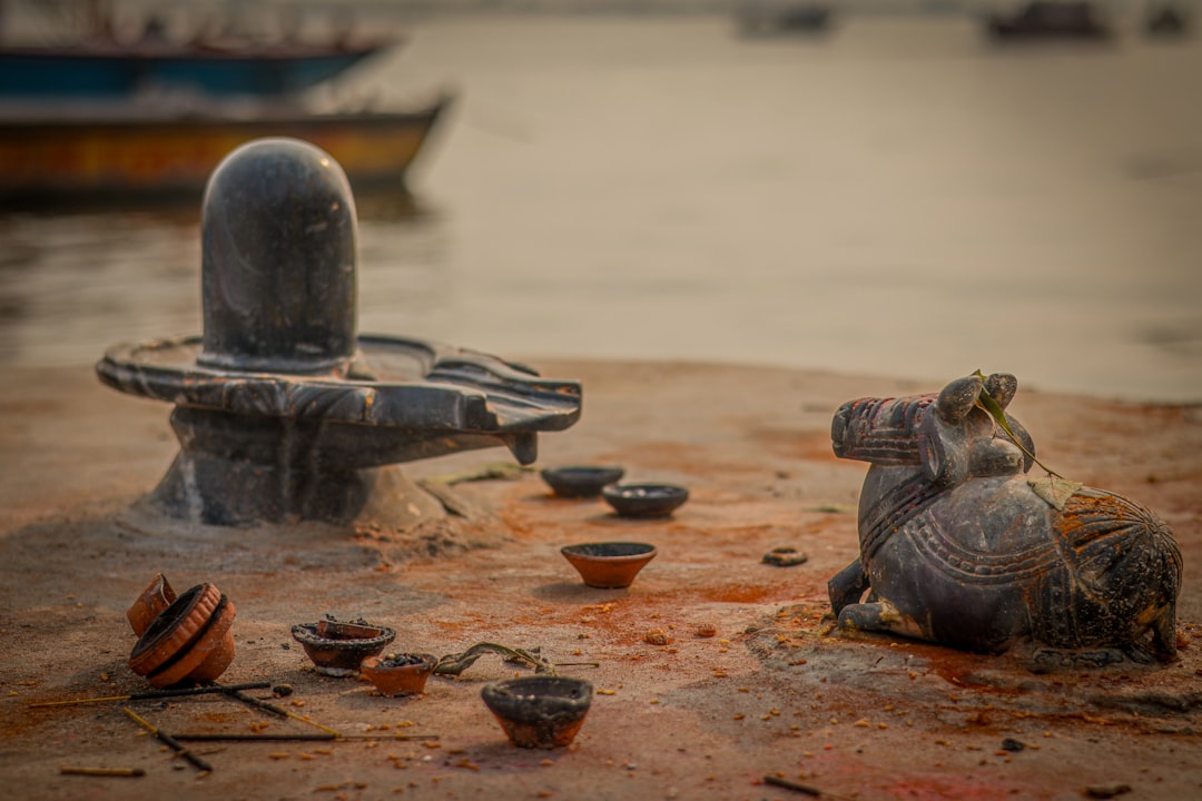 Manikarnika Ghat: Das ewige Feuer von Varanasi - Varanasi | Secret World Trip Planner