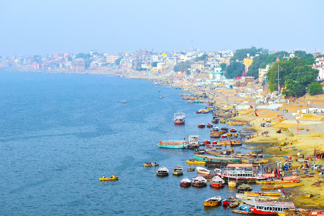 Manikarnika Ghat: Das ewige Feuer von Varanasi - Varanasi | Secret World Trip Planner