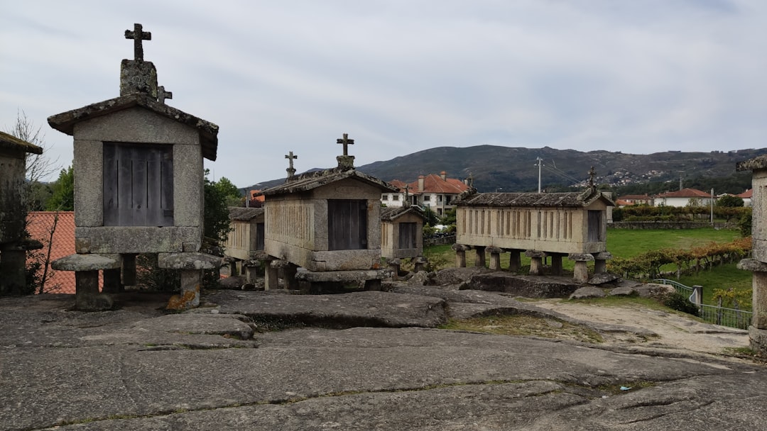 Noraduz : le cimetière des khachkars au lac Sevan - 95FJ+RFR | Secret World Trip Planner