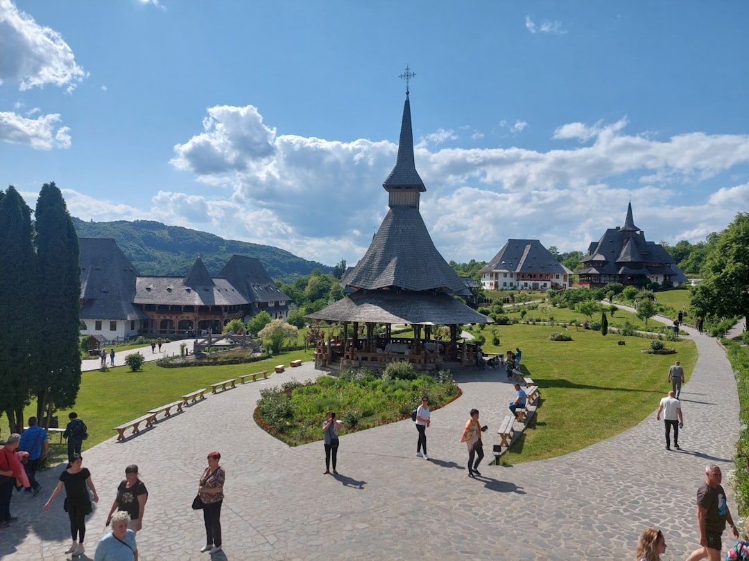 Monasterio de Bârsana: fe y madera en Maramureș - DJ186 276 | Secret World Trip Planner