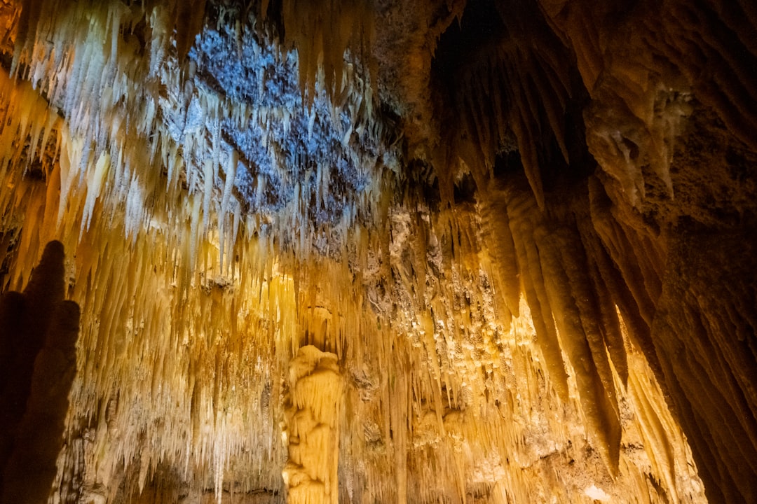 Grotte di Castellana: Entdecken Sie 70 Meter unter Puglia - Piazza Franco Anelli | Secret World Trip Planner