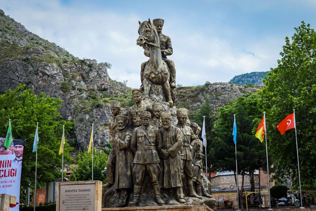 Monumento al Minero di Oruro: arte e identità andina - 2VJJ+VJ2 | Secret World Trip Planner