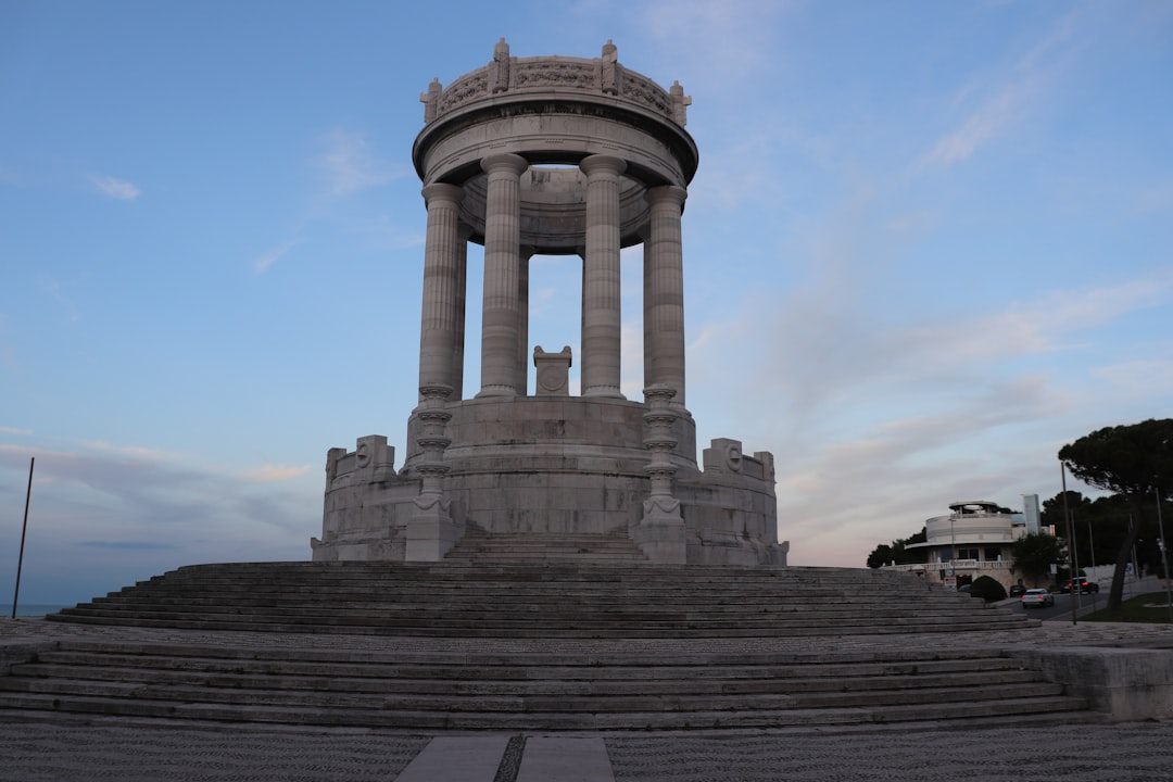 Monumento al Minero de Oruro: arte e identidad andina — 2VJJ+VJ2