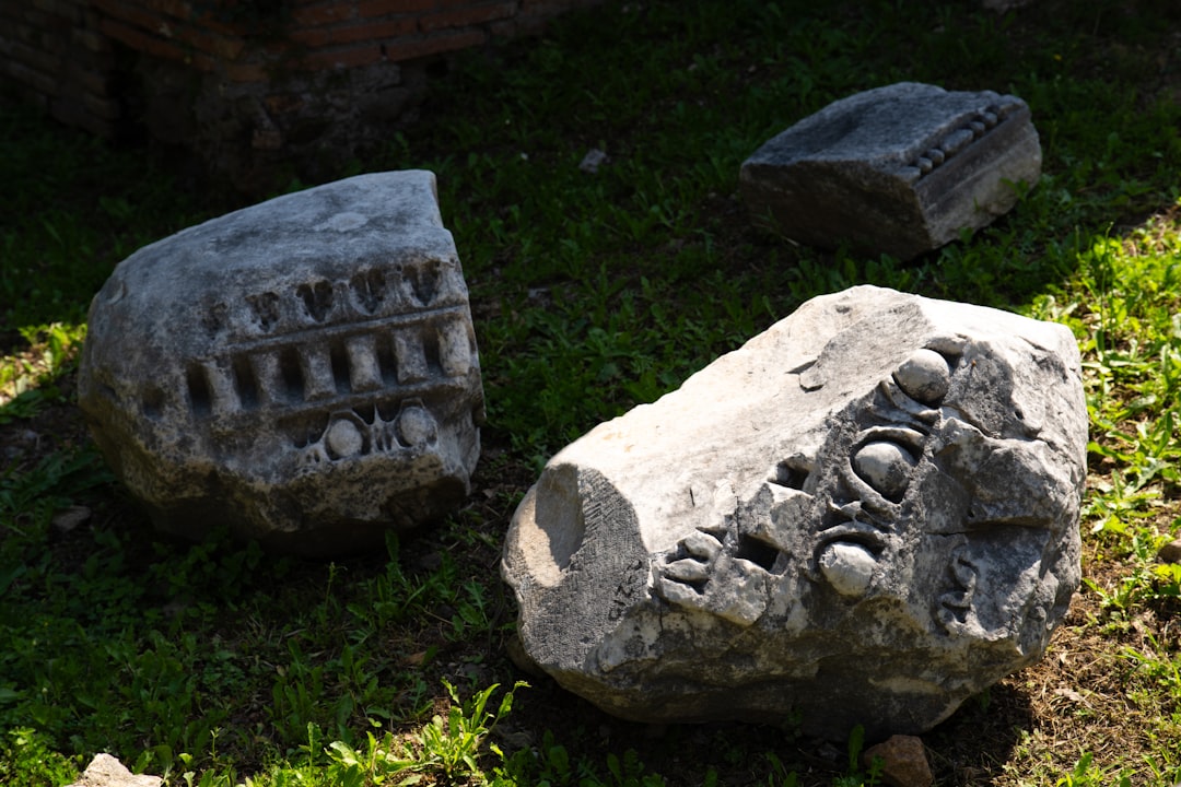 Delo: Die heilige Insel Apollos in den Kykladen - Delos 846 00 | Secret World Trip Planner