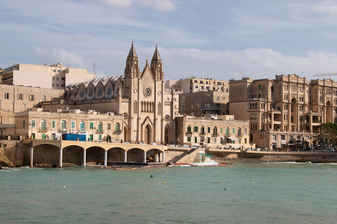 Scopri Balluta Bay: un angolo di paradiso a Malta - St. Julian's | Secret World Trip Planner