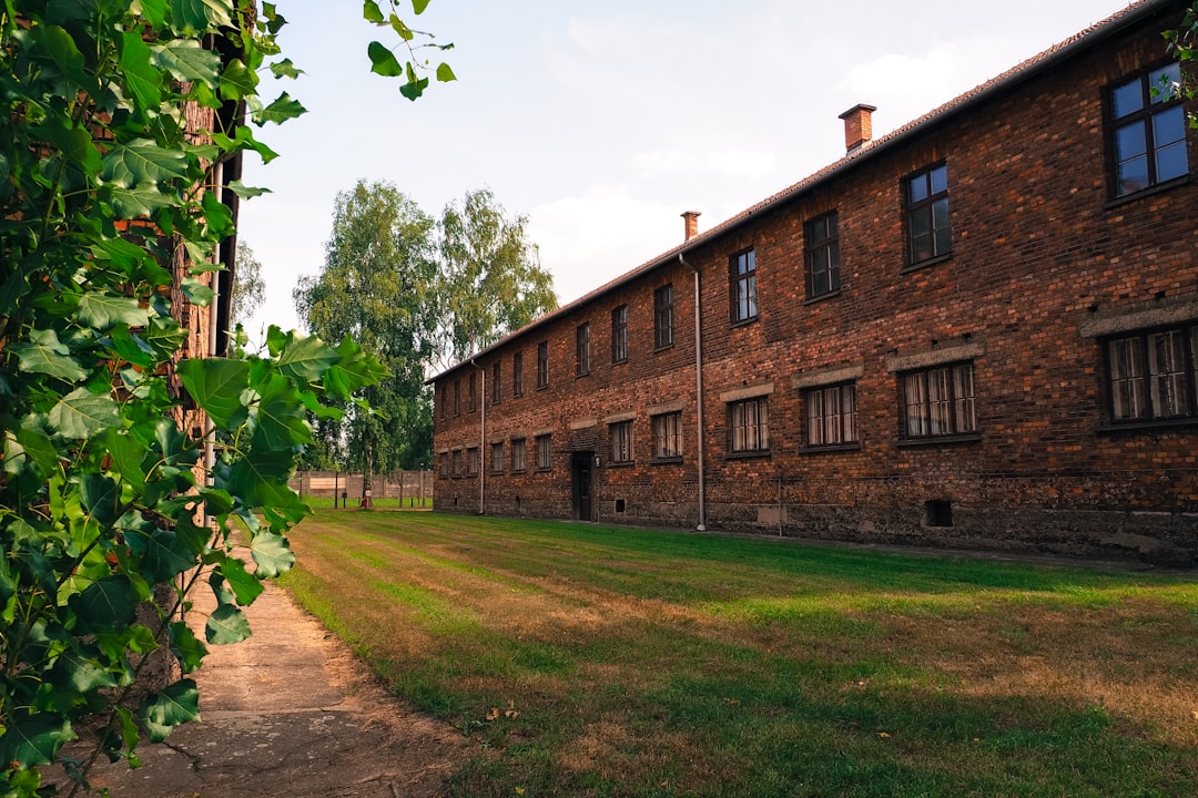Auschwitz-Birkenau: visita al memorial de la Shoá - Więźniów Oświęcimia 55 | Secret World Trip Planner