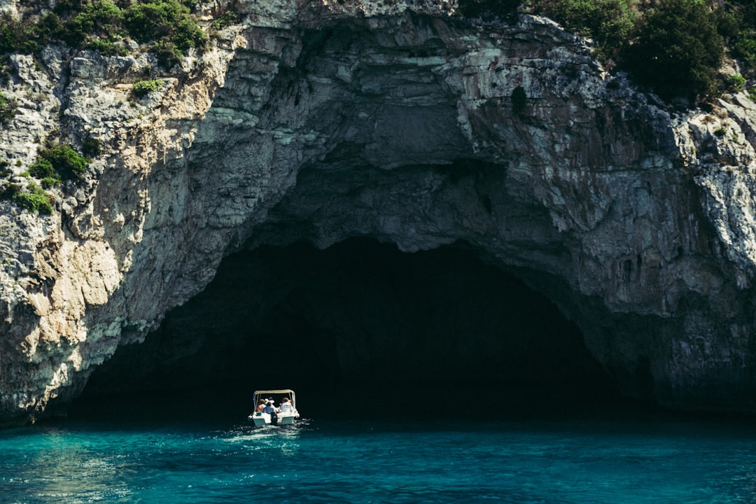 Blue Grotto di Malta: le grotte marine di Wied iż-Żurrieq - Crendi | Secret World Trip Planner