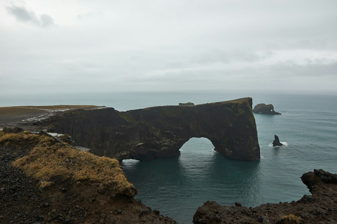 Drangarnir: gli archi di roccia delle Faroe al tramonto - 3HGP+69 | Secret World Trip Planner