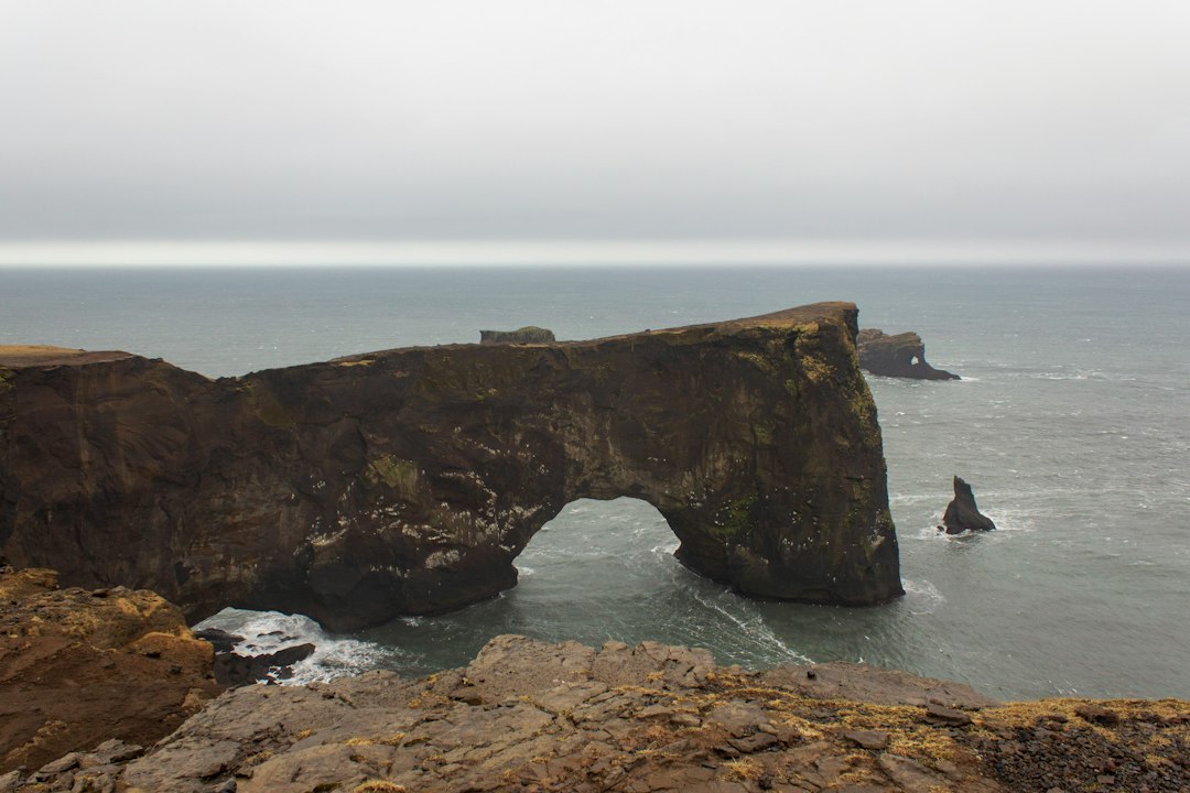 Drangarnir: los arcos de roca de las Faroe al atardecer - 3HGP+69 | Secret World Trip Planner