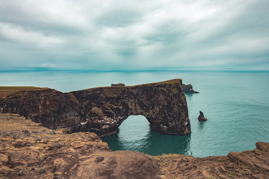 Drangarnir: los arcos de roca de las Faroe al atardecer - 3HGP+69 | Secret World Trip Planner