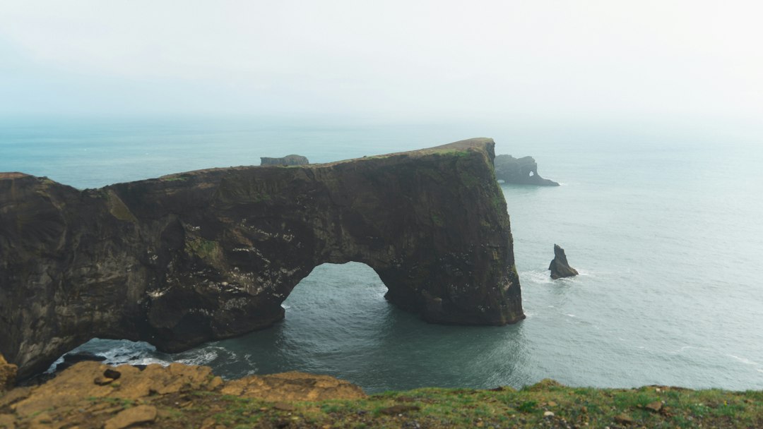 Drangarnir: los arcos de roca de las Faroe al atardecer - 3HGP+69 | Secret World Trip Planner