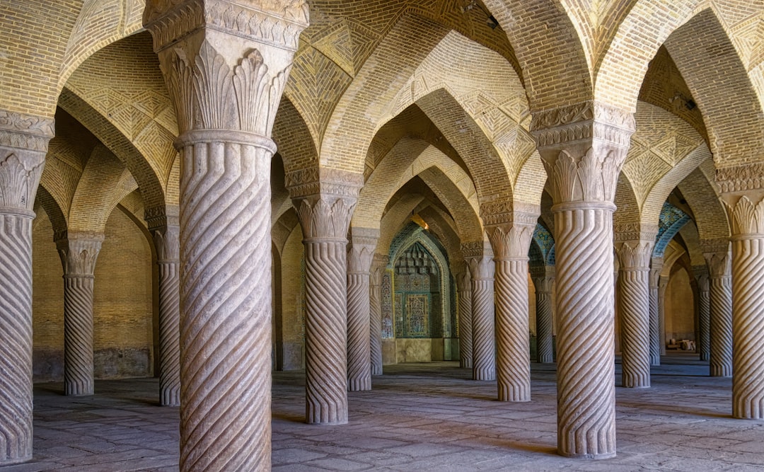 Shiraz, Iran: la patria originaria dell'uva Syrah - Saadi St | Secret World Trip Planner