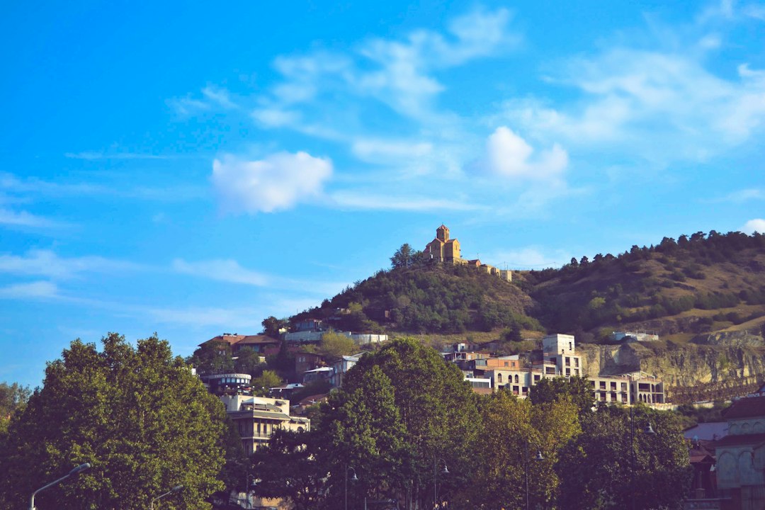 Narikala bei Sonnenuntergang: Festung über Tiflis - 20 Orpiri Dead End | Secret World Trip Planner