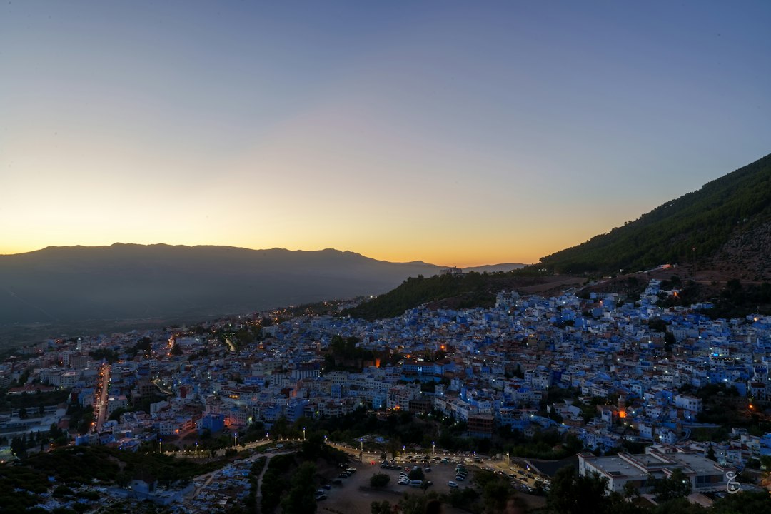 Die spanische Moschee von Chefchaouen: Ein Panoramagarten - 5PFM+5H8 | Secret World Trip Planner