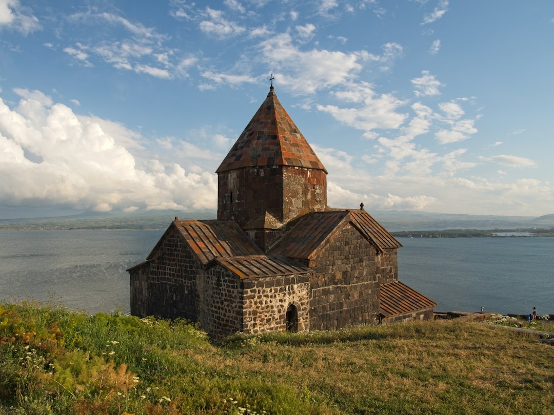 Sevanavank: el monasterio armenio junto al lago turquesa - H276+GCV | Secret World Trip Planner
