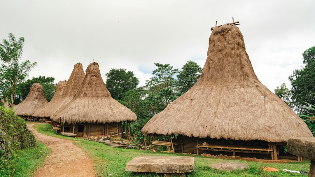 Bena: Das megalithische Dorf am Inerie auf Flores - Kabupaten Ngada | Secret World Trip Planner