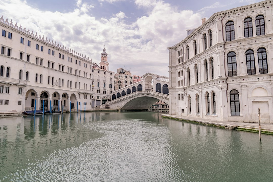 Rialto Bridge: Stone Heart of the Grand Canal - 30125 Venezia VE | Secret World Trip Planner