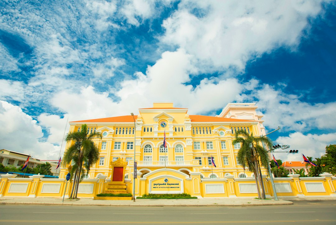 Palais Royal de Phnom Penh : architecture et trésors — Samdach Sothearos Blvd (3)