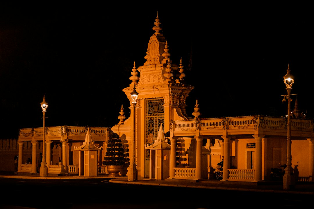Palais Royal de Phnom Penh : architecture et trésors - Samdach Sothearos Blvd (3) | Secret World Trip Planner