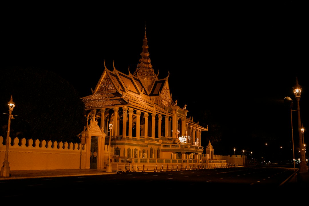Palais Royal de Phnom Penh : architecture et trésors - Samdach Sothearos Blvd (3) | Secret World Trip Planner