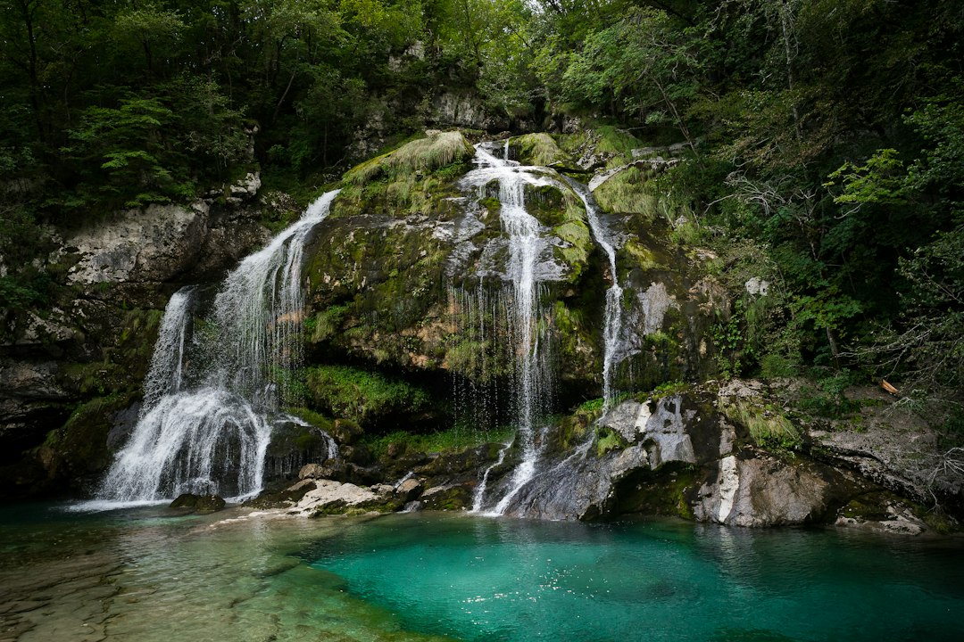Slap Virje: Der Tuffwasserfall im Soča-Tal - Gljun | Secret World Trip Planner