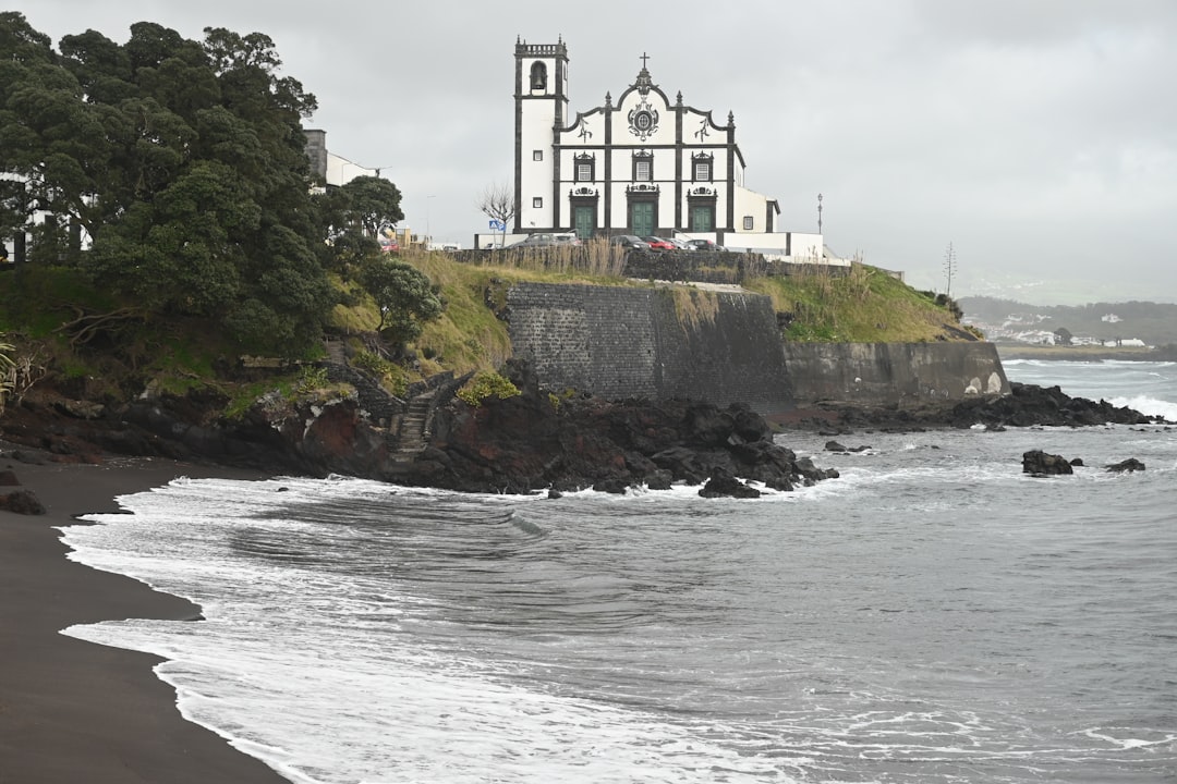 Descubre São Miguel: La Isla Verde de Portugal - Moncarapacho | Secret World Trip Planner