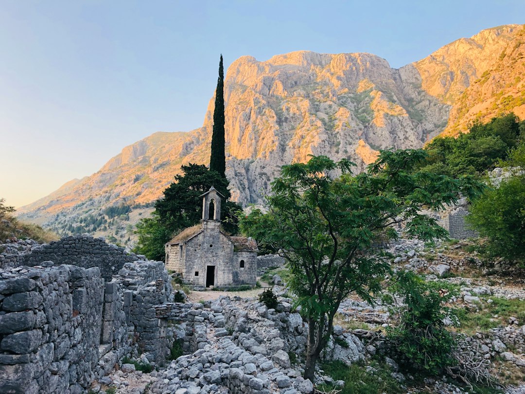 Scopri le affascinanti rovine del Montenegro — Prčanj