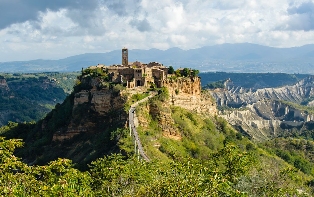 Castello di Berat: la cittadella bizantina abitata - Sheshi Sallabanda 5001 | Secret World Trip Planner