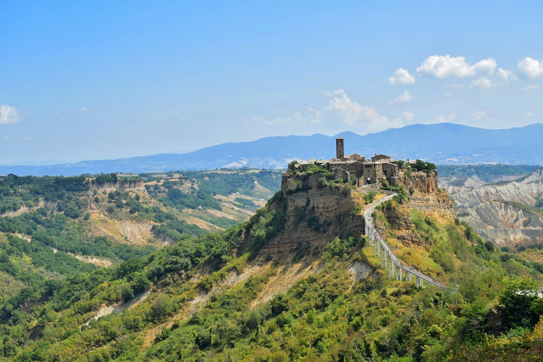 Castello di Berat: la cittadella bizantina abitata - Sheshi Sallabanda 5001 | Secret World Trip Planner